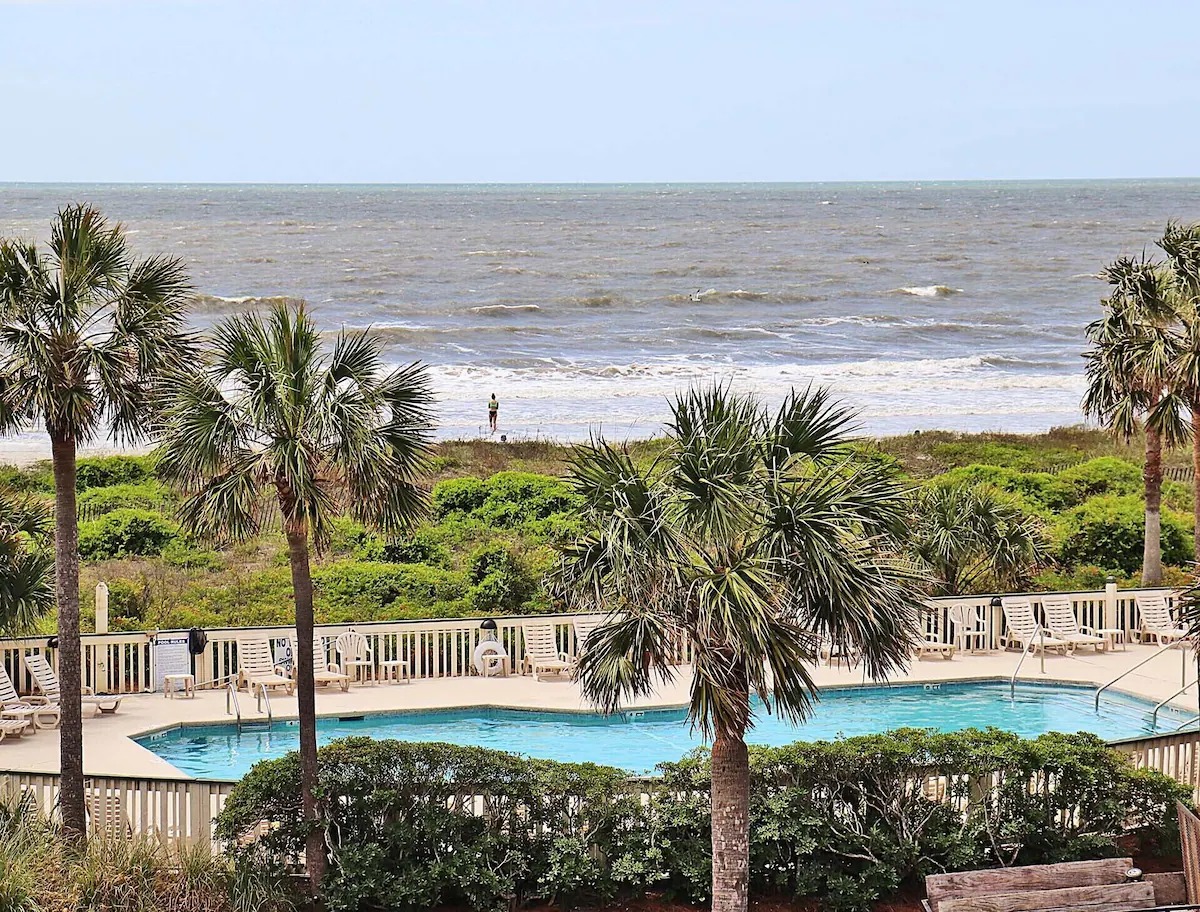 THIRD FLOOR OCEAN VIEWS WITH POOL AND FISHING PIER