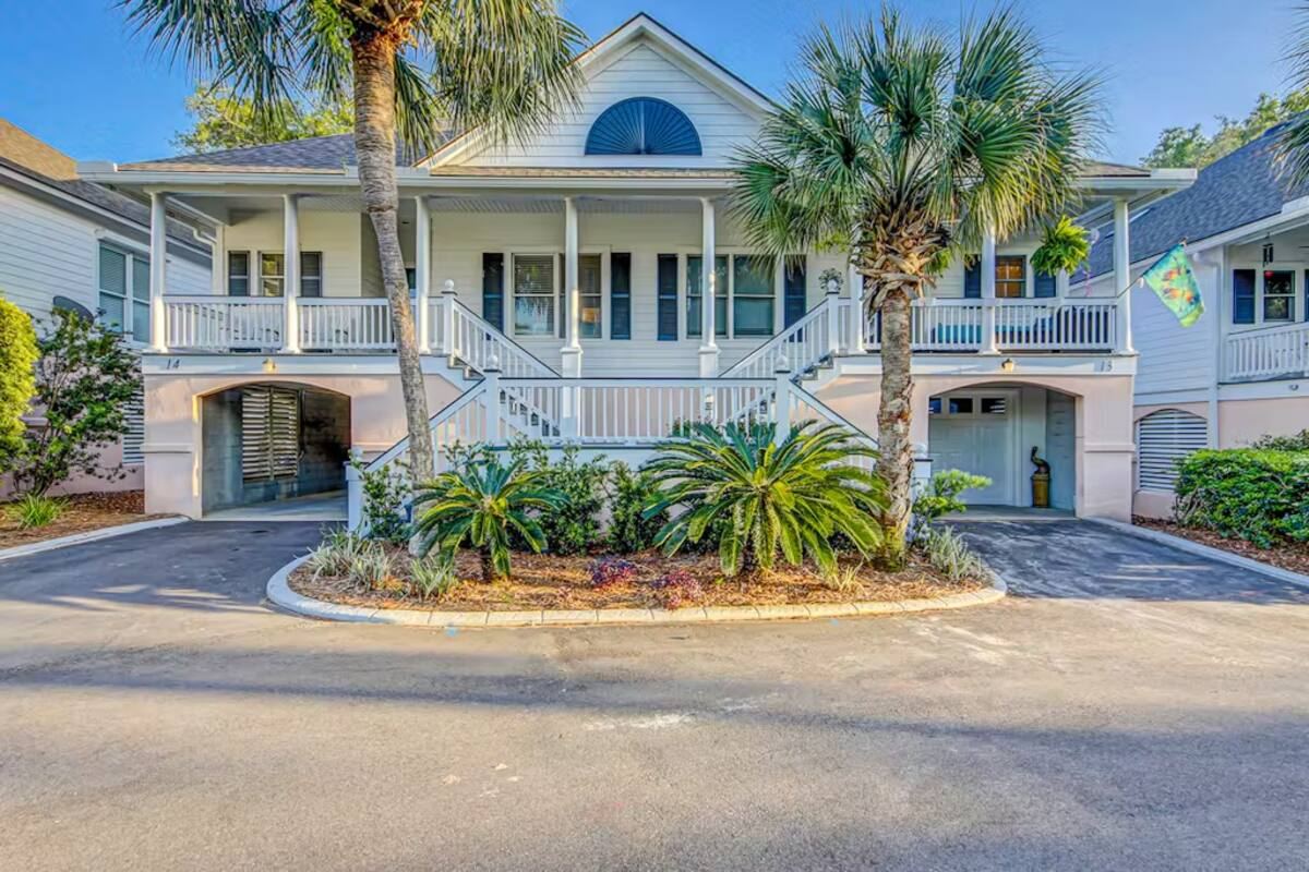 Beach & Golf Retreat Clubhouse NxtDr